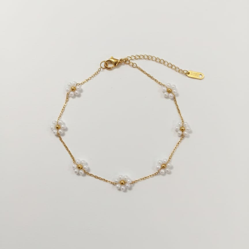 Dainty Gold Tone Daisy Flower Chain Bracelet