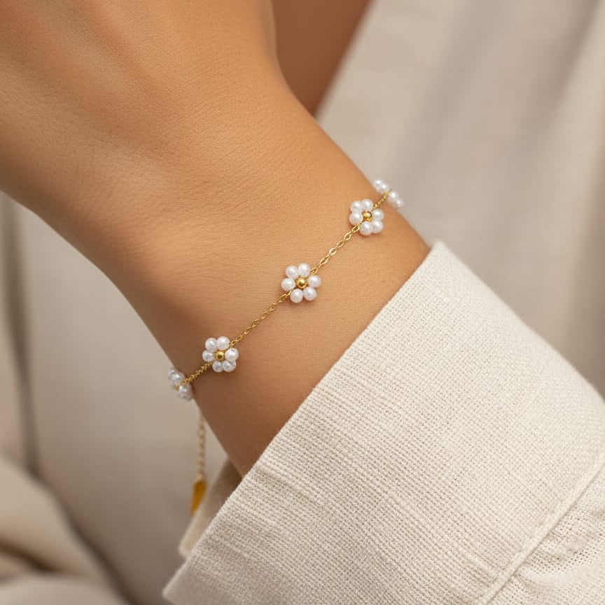 Dainty Gold Tone Daisy Flower Chain Bracelet