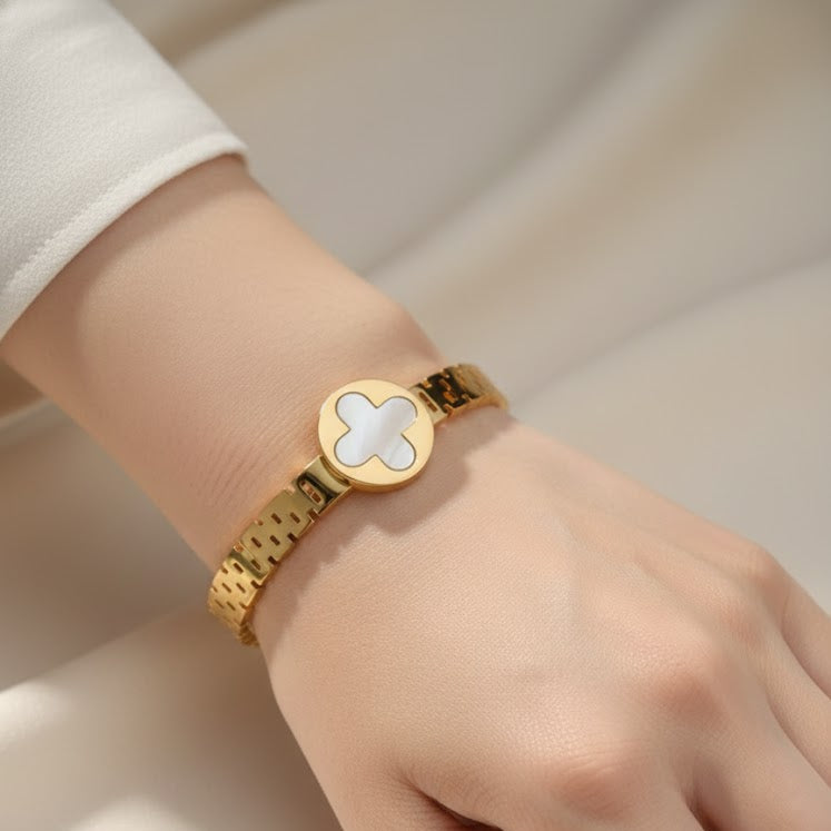 Elegant Gold Clover Cuff