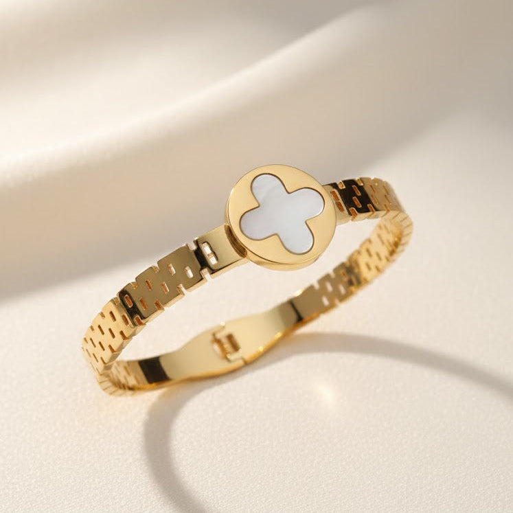 Elegant Gold Clover Cuff