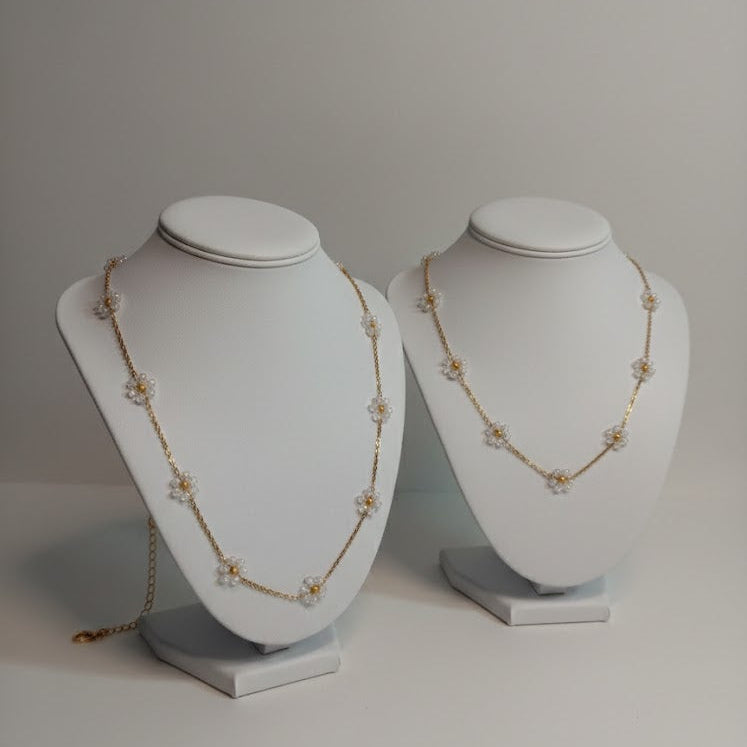 White pearl necklace+ bracelet